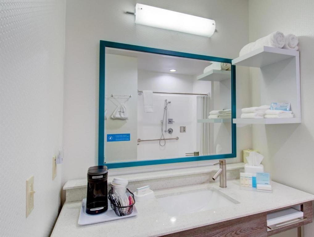 Hampton Inn & Suites Boston/Stoughton Extérieur photo