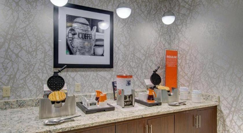 Hampton Inn & Suites Boston/Stoughton Extérieur photo